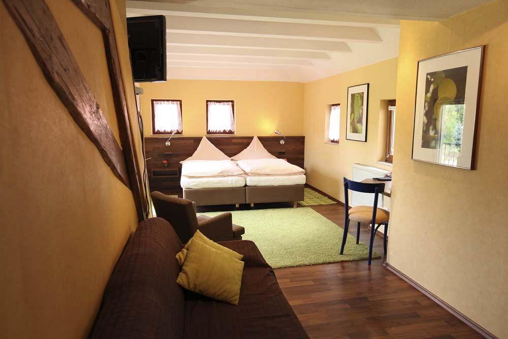 Hotel Schwarzes Ross Steinsfeld Zewnętrze zdjęcie